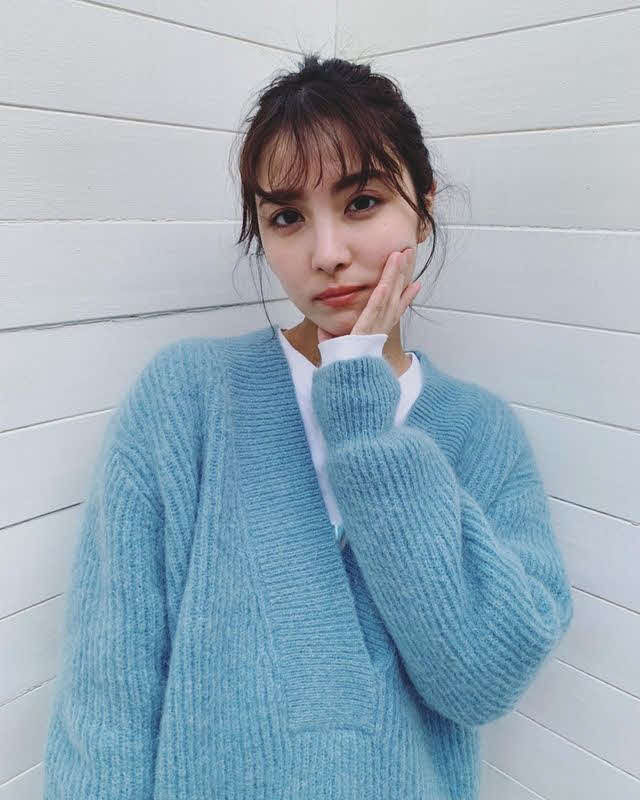 ゆる私服姿を公開した石川恋