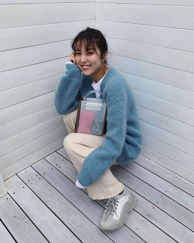 ゆる私服姿を公開した石川恋