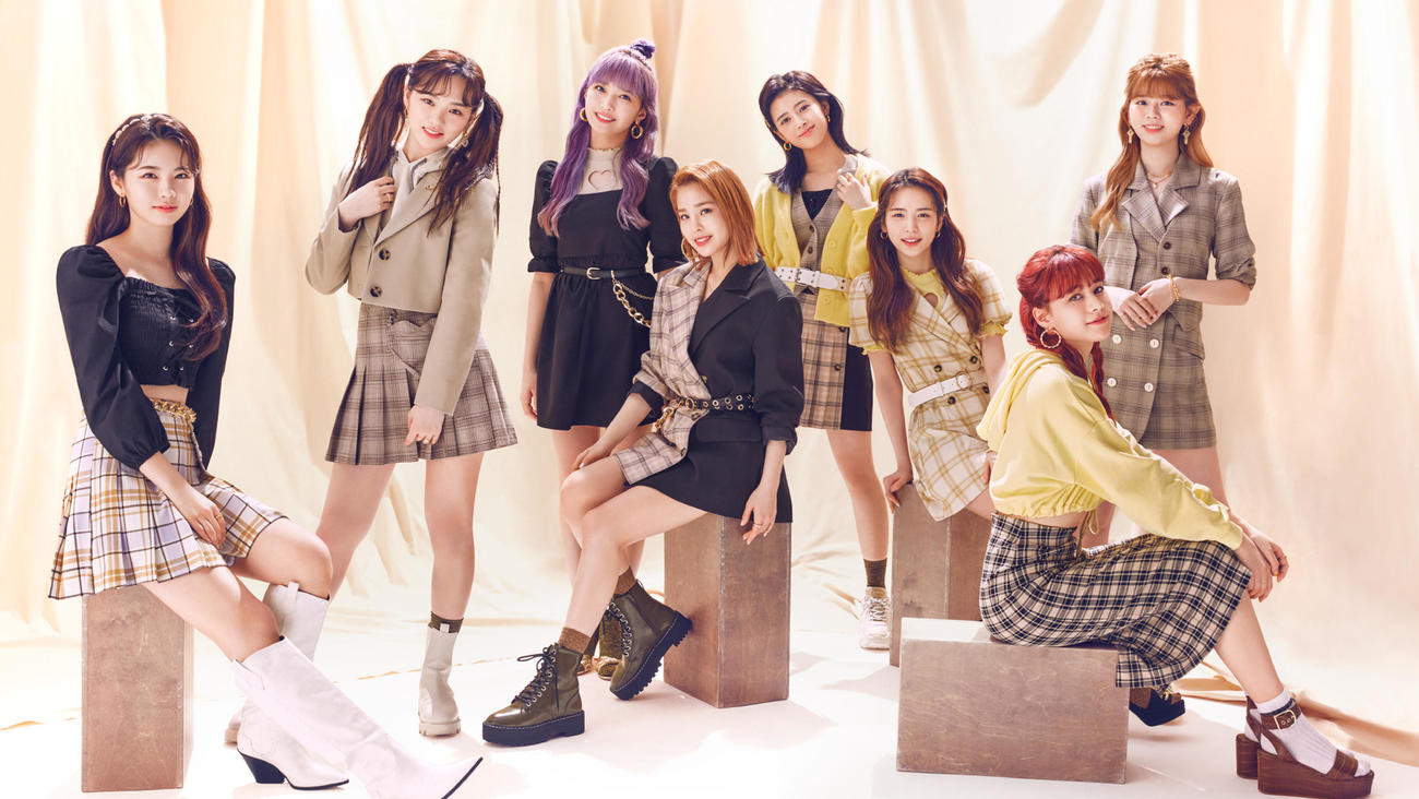 NiziUの、左からAYAKA、RIO、MAYUKA、MAKO、RIMA、MAYA、NINA、RIKU