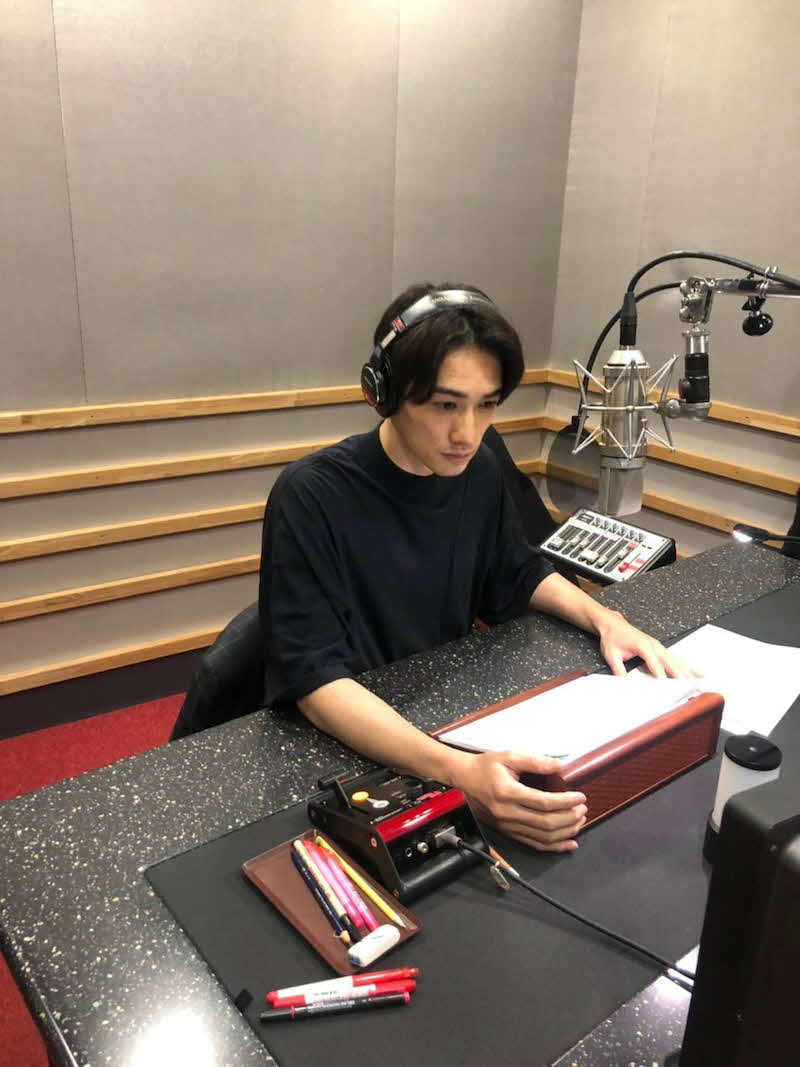 ナレーションしている姿を公開した町田啓太