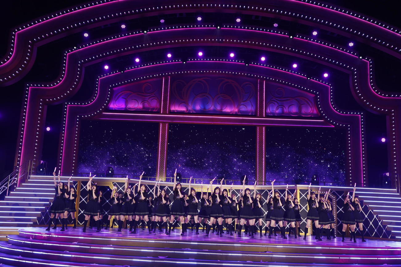パフォーマンスする乃木坂46