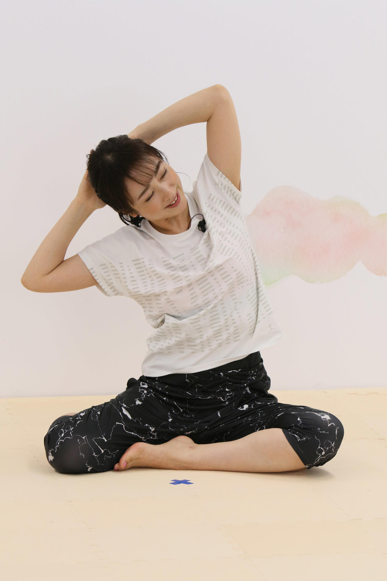 「ベビーザらス×川田裕美さん出産・子育て応援イベント」でママ＆ベビーヨガを体験するフリーアナウンサー川田裕美