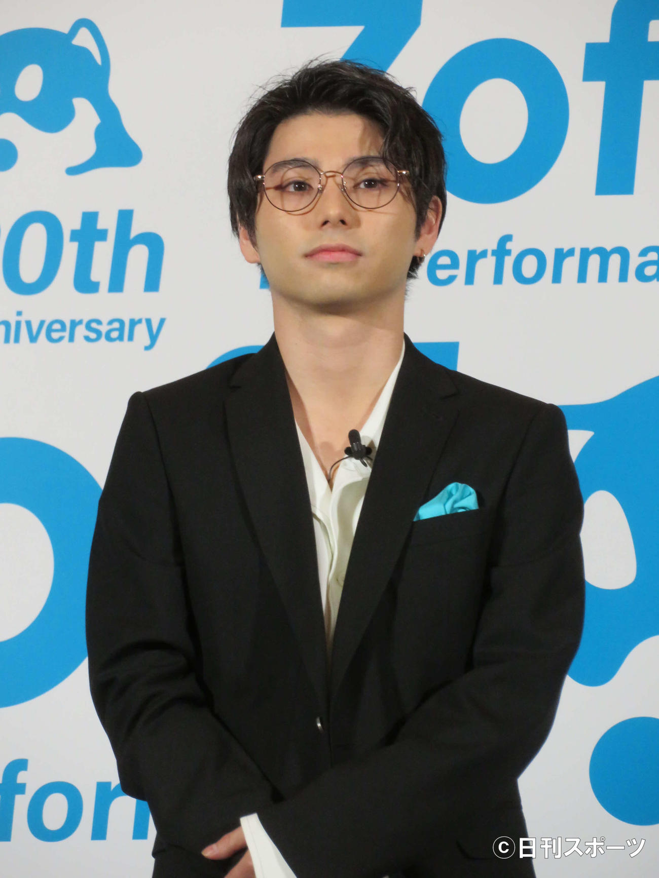 Zoffの新CM発表会に眼鏡をかけて登壇した村上虹郎（撮影・村上幸将）