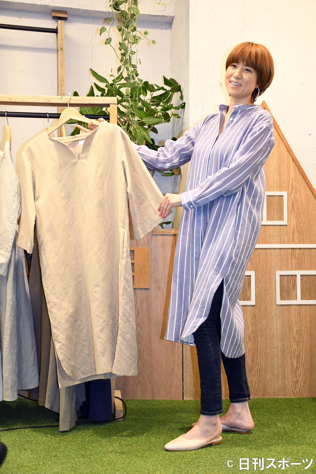 自身がプロデュースするブランド「LOVE LIFE LOVE BABY」発表会に出席したhitomi（撮影・大友陽平）