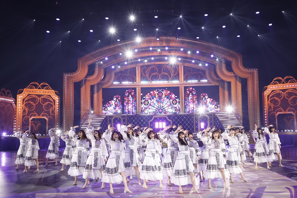 パフォーマンスする乃木坂46