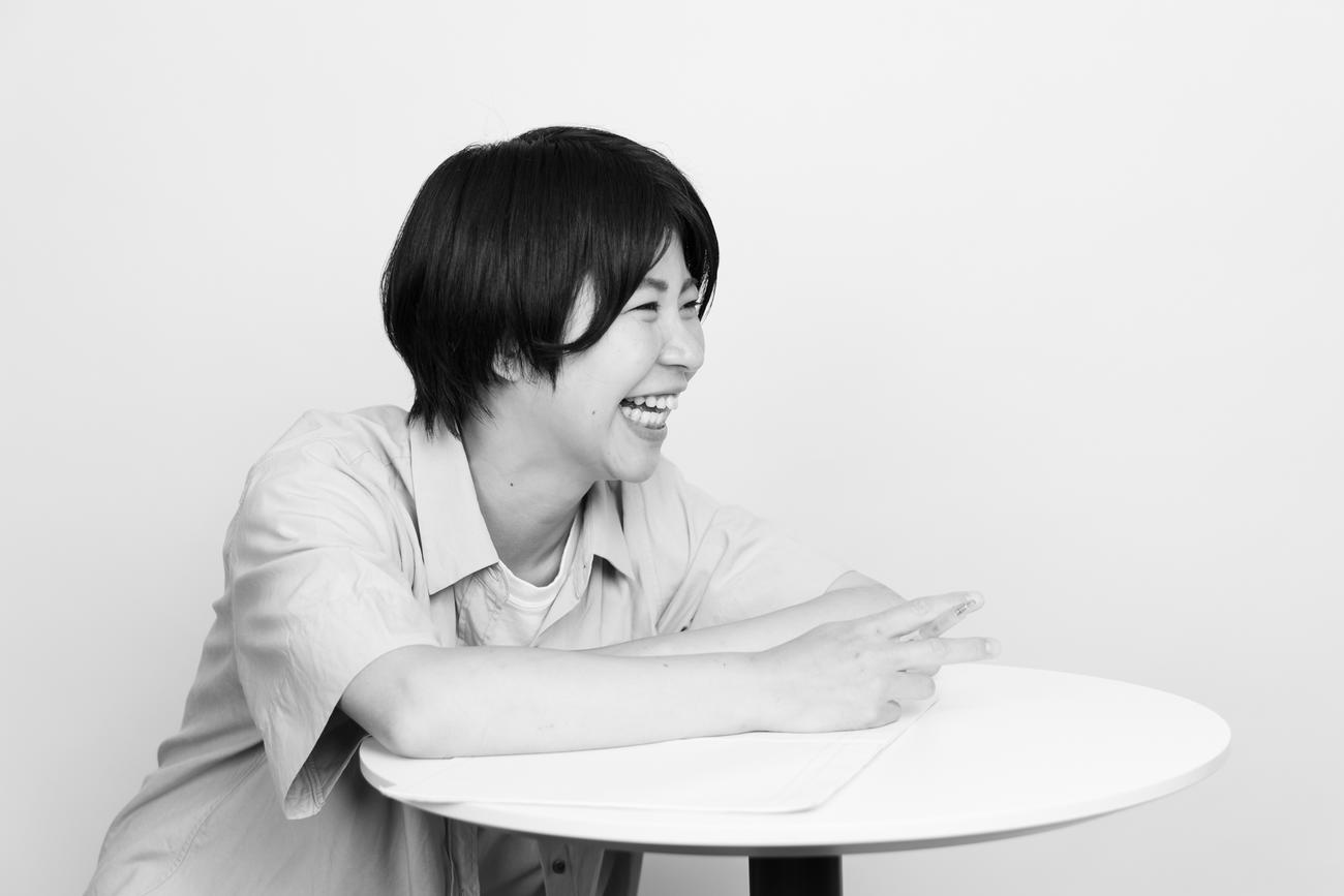 「文学界」（文芸春秋）の4月号で短編小説「ステンドグラス」を発表するお笑いコンビ、Aマッソ加納愛子

