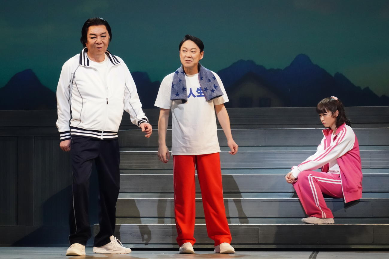 劇団☆新感線の新作舞台「月影花之丞大逆転」のワンシーン。左から古田新太、阿部サダヲ、西野七瀬