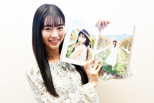 ファースト写真集「First Love」のリモート会見を行った アイドルグループ「超ときめき・宣伝部」の坂井仁香