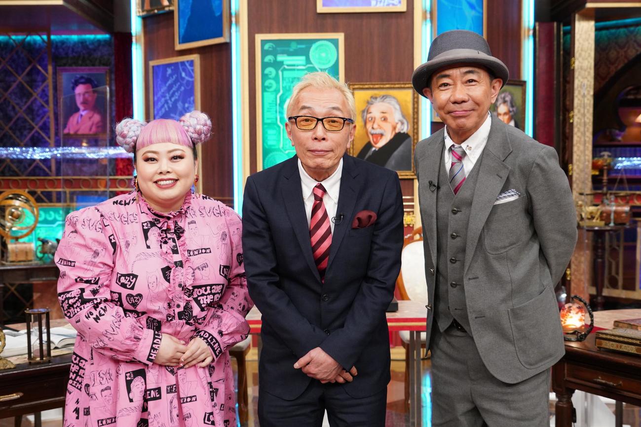 日本テレビ系新番組「近未来創世記　日本を救うヤバイ偉人」でトリオMCを務める、左から渡辺直美、所ジョージ、とんねるず木梨憲武
