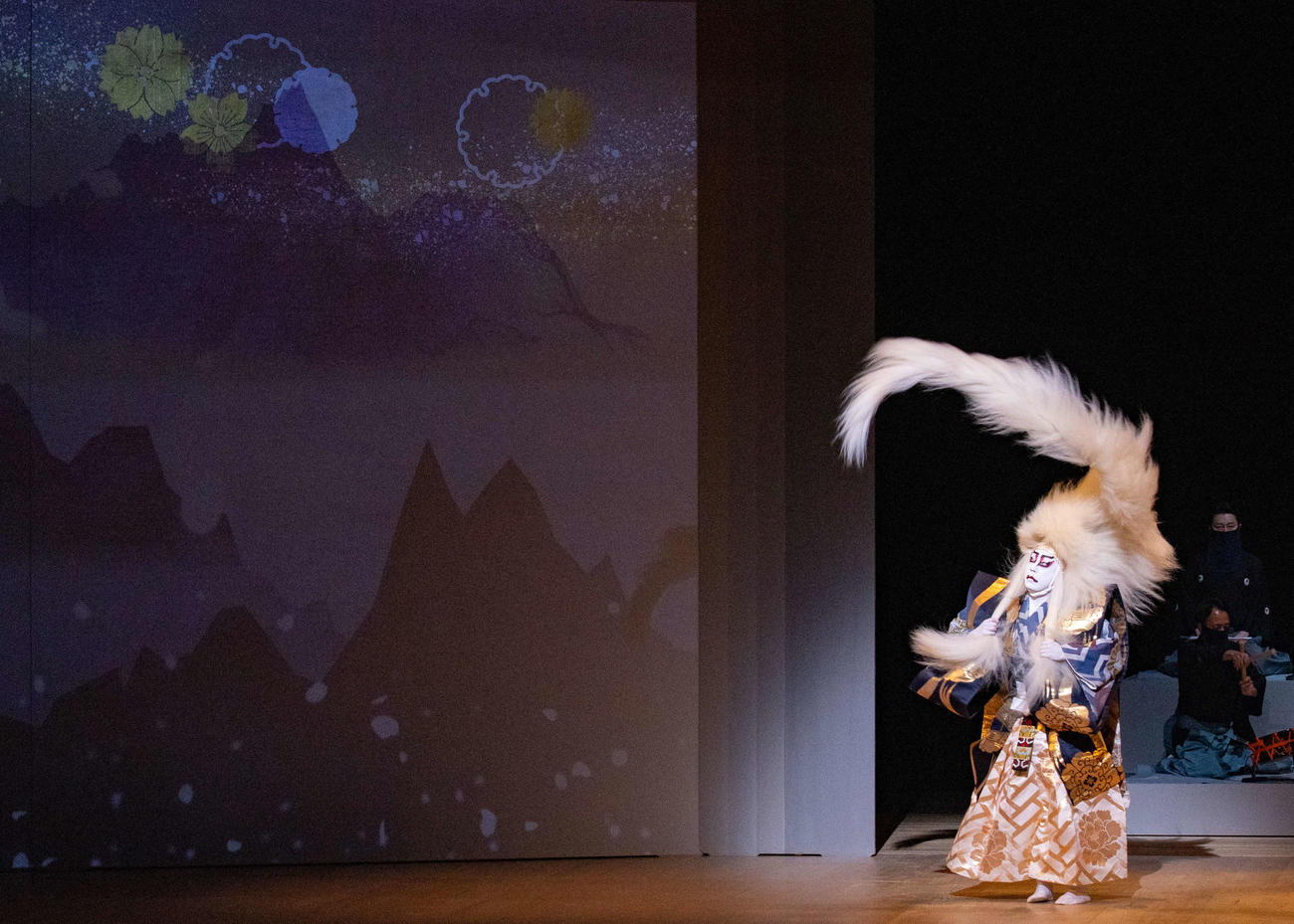 特別企画公演「月・雪・花－四季折々のこころ－」で「石橋」を踊る尾上菊之助