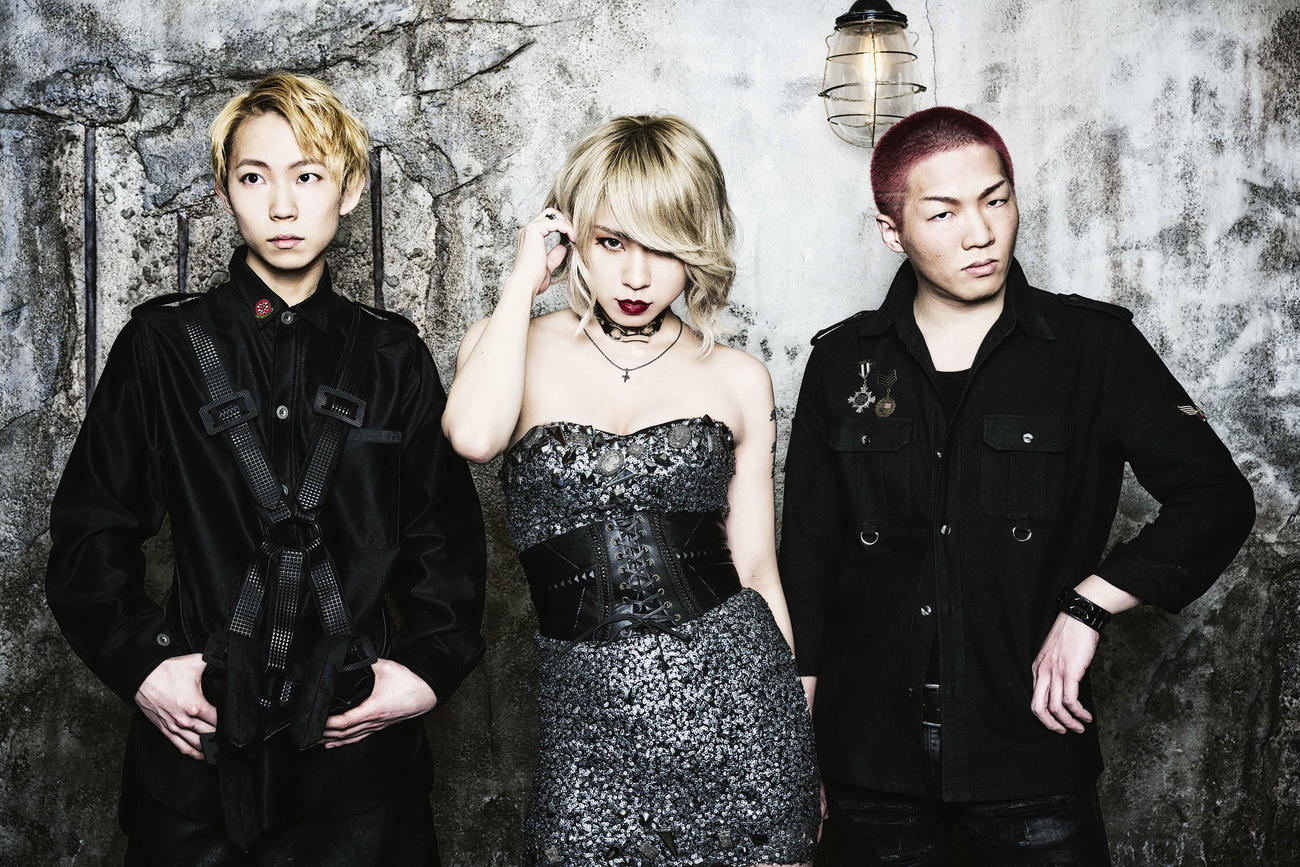4月28日に初のミニアルバムを発売するDOLL PARTS。左から児太郎、ARISA、シンジョー