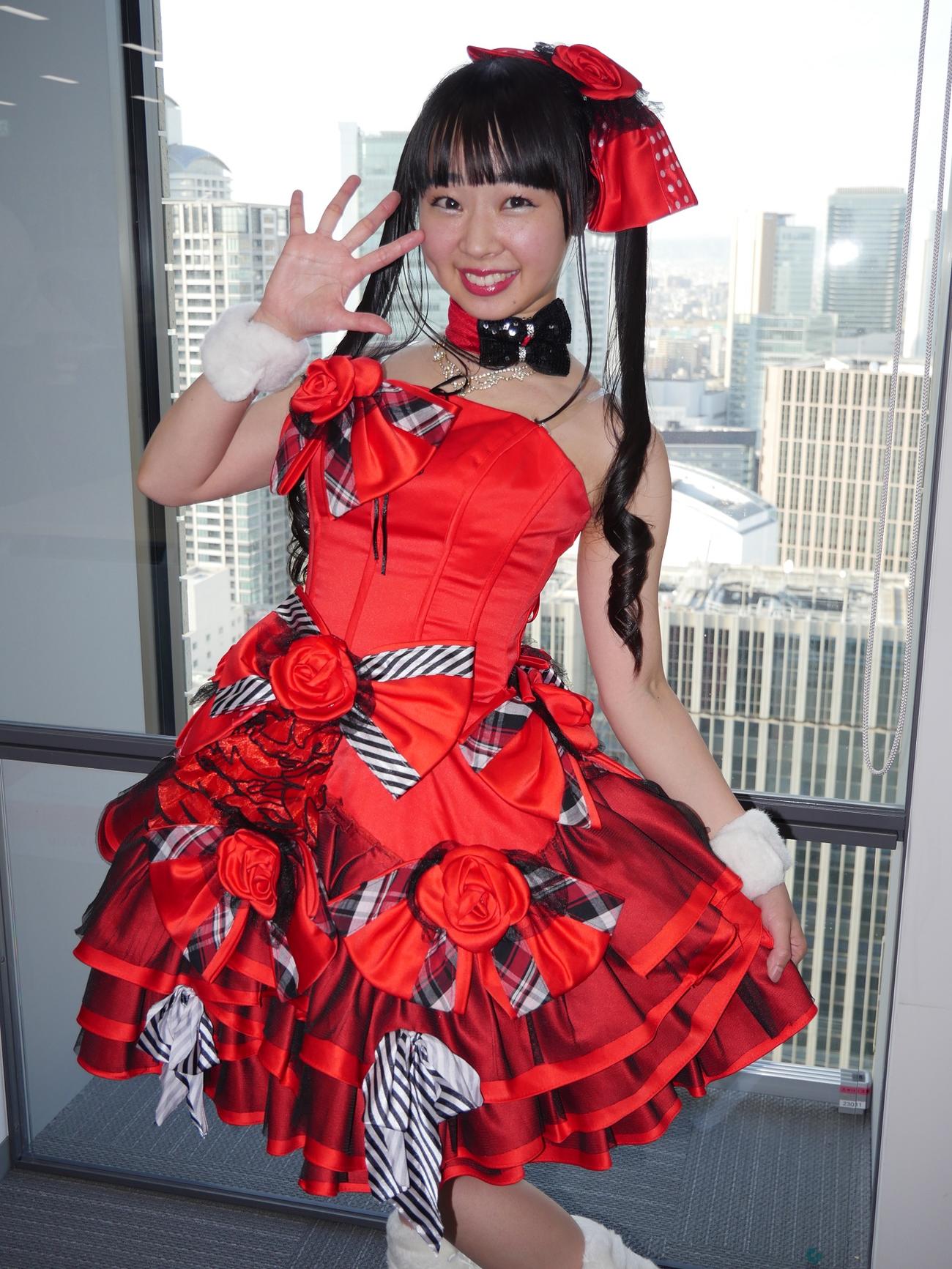 来社してバースデーコンサートをPRした七瀬美菜