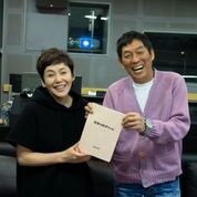 アニメ映画「漁港の肉子ちゃん」の主人公・肉子ちゃんの声優を務める大竹しのぶ（左）と企画・プロデュースの明石家さんま