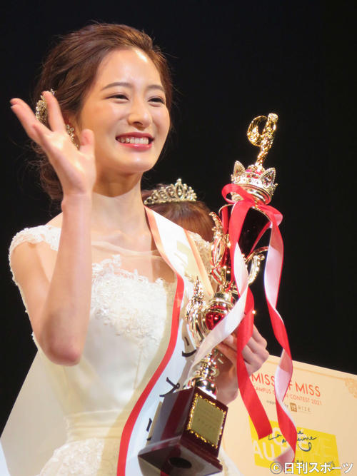 「MISS OF MISS CAMPUS QUEEN CONTEST 2021 supported by　リゼクリニック」でグランプリを受賞した神谷明采さん（撮影・三須佳夏）