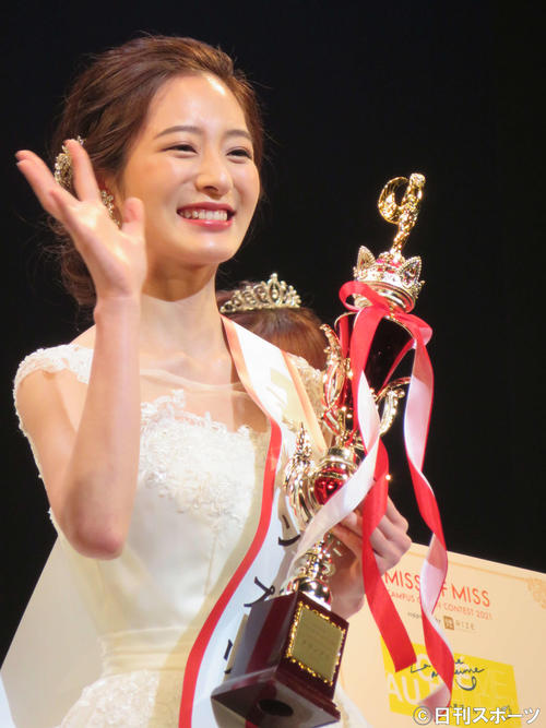 「MISS OF MISS CAMPUS QUEEN CONTEST 2021 supported by リゼクリニック」でグランプリを受賞した神谷明采さん(撮影・三須佳夏)