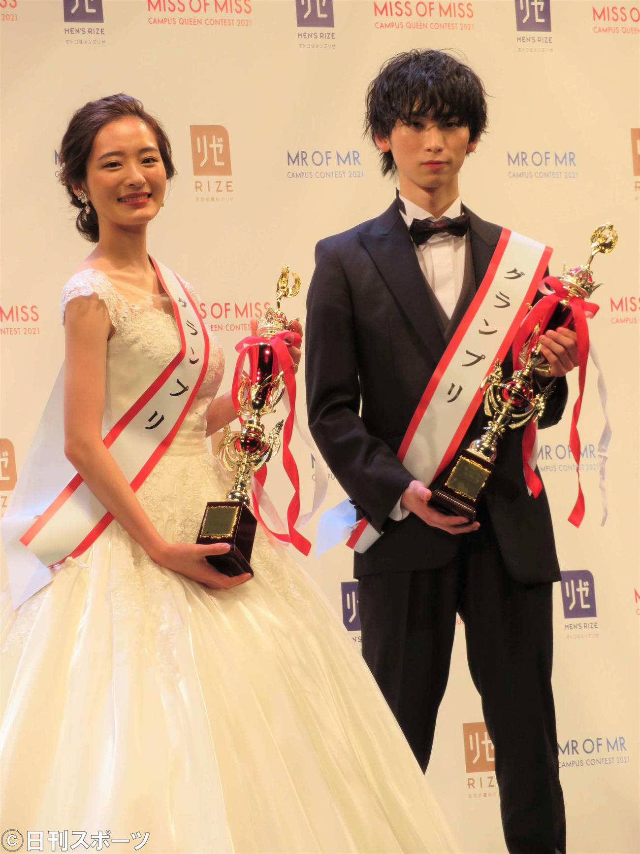 グランプリを受賞した神谷明采さん（左）と鈴木廉さん（撮影・三須佳夏）