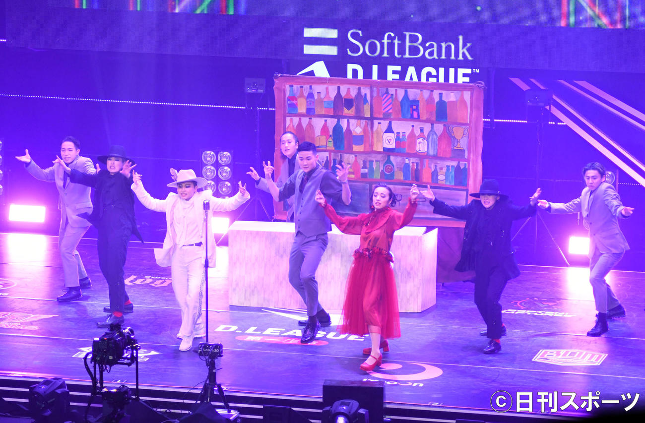 D．LEAGUE第5戦で初勝利を飾ったSEPTENI RAPTURESのパフォーマンス（撮影・大友陽平）