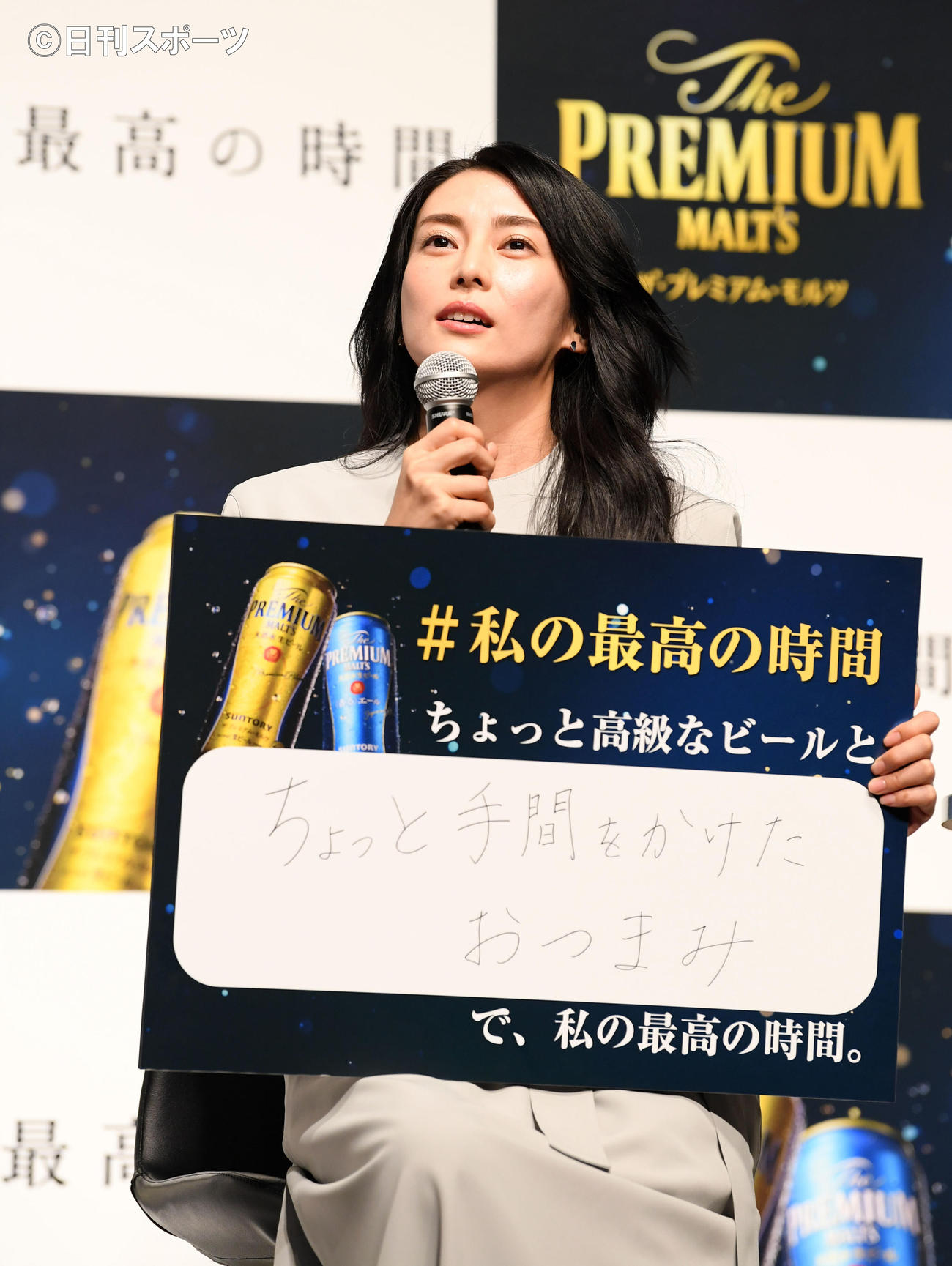 フリップを手に思い出を語る柴咲コウ（撮影・横山健太）