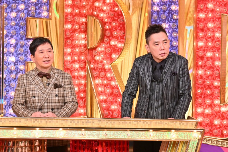 TBS系「爆報！THEフライデー」最終回でMCに復帰した爆笑問題の田中裕二（左）と相方の太田光（C）TBS
