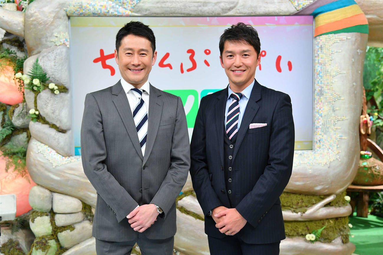 「ちちんぷいぷい」を担当してきた河田直也アナウンサー（左）山中真アナ（右）（MBS提供）