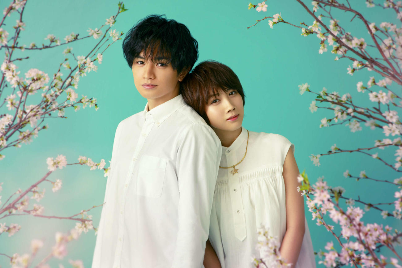 Netflix映画「桜のような僕の恋人」に主演する中島健人（左）とヒロイン役の松本穂香