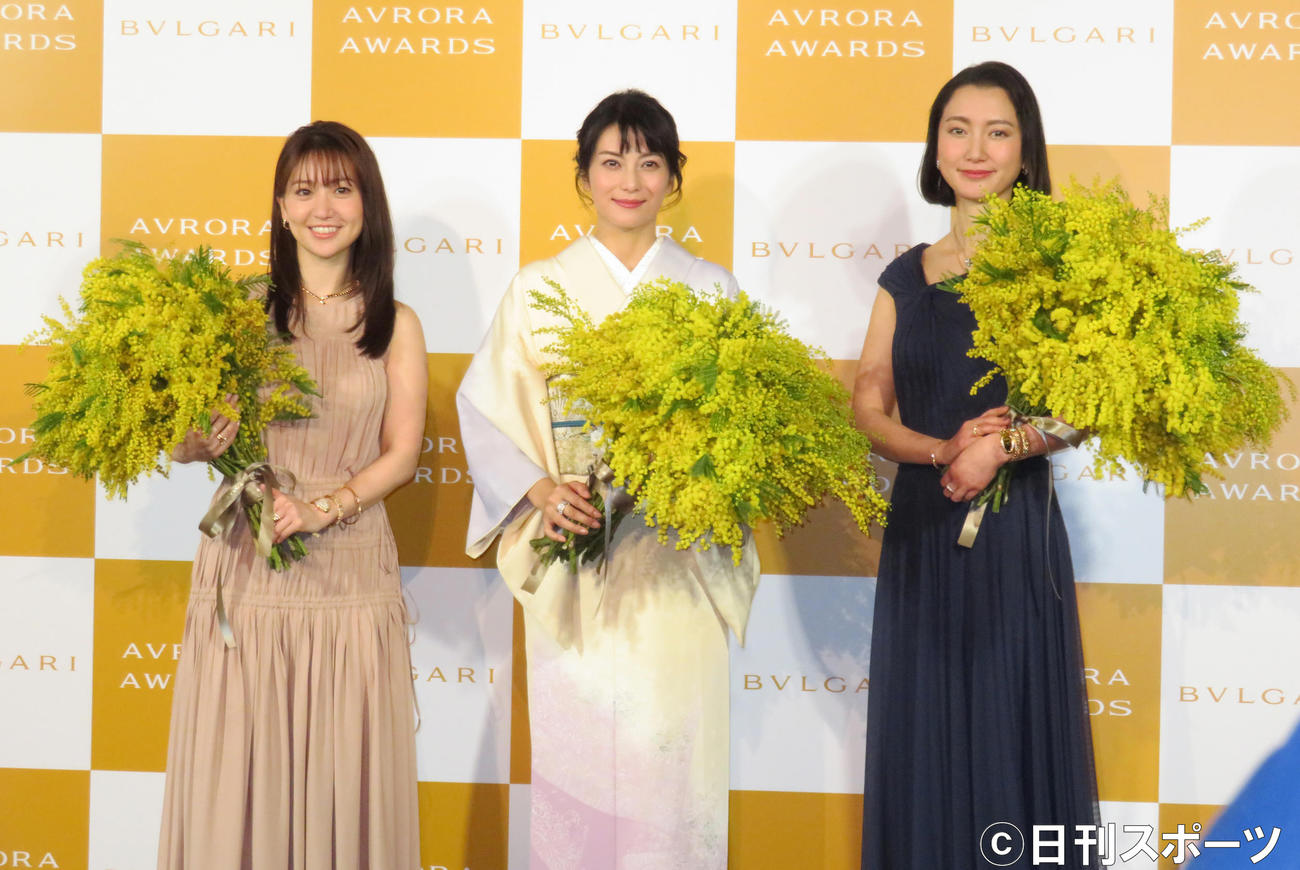 イベントに出席した左から大島優子、柴咲コウ、伊藤詩織さん（撮影・佐藤勝亮）