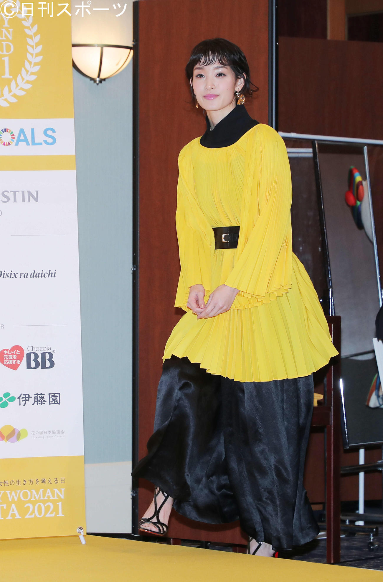「HAPPY WOMAN AWARD2021 for SDGs」でステージに登壇する剛力彩芽（撮影・河田真司）
