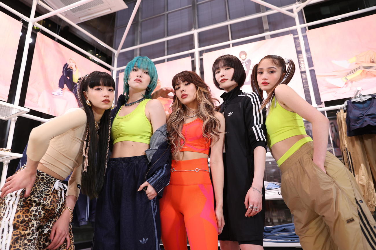 「＃adidasFAKY day」でパフォーマンスするFAKY。左からHina、Lil’Fang、Akina、Mikako、Taki