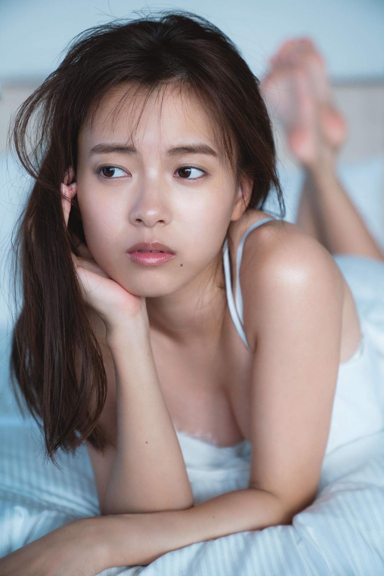 重版が決定した新條由芽のファースト写真集「ゆめいろ」（C）中村和孝／集英社