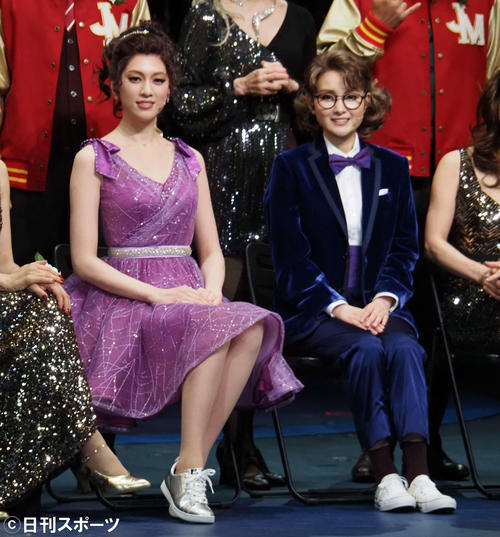 ミュージカル「The PROM」の取材会に出席した三吉彩花（左）と葵わかな（撮影・遠藤尚子）