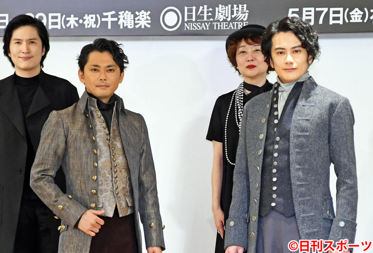 ミュージカル「ゴヤ－GOYA－」製作発表記者会見に出席した今井翼（左）と小西遼生（撮影・大友陽平）