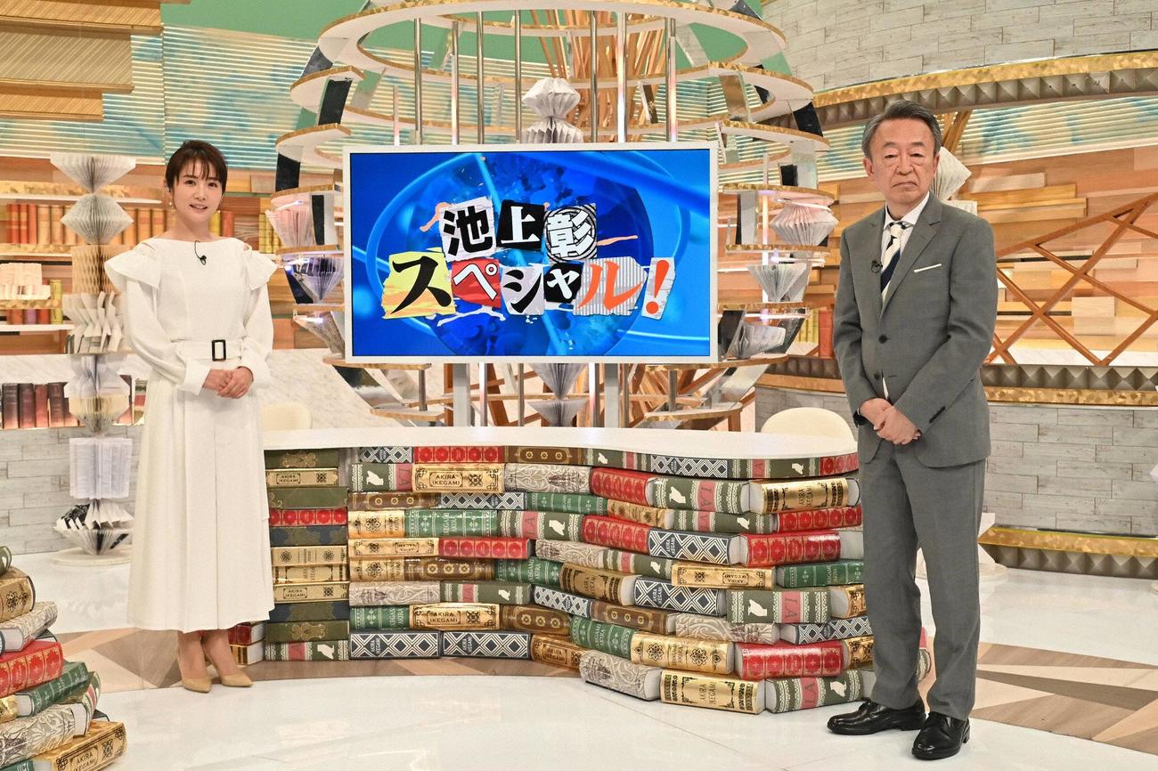分かりやすくニュースを解説する池上彰さんと進行役の高島彩キャスター（C）フジテレビ