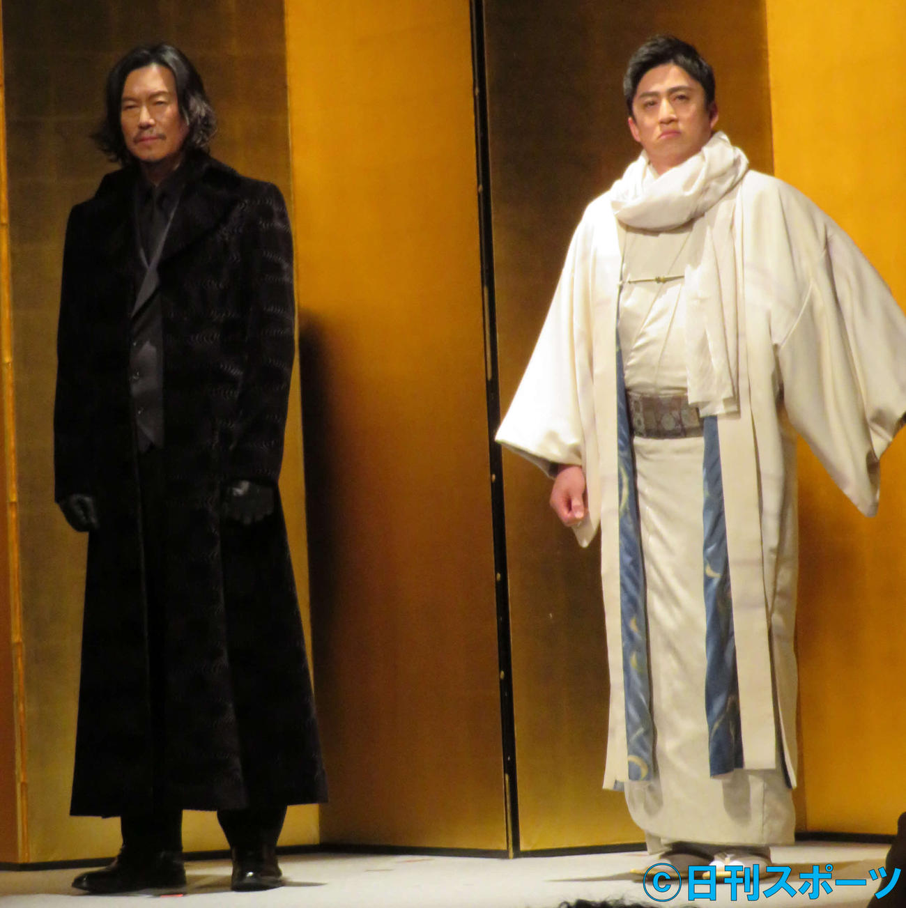 「鬼平犯科帳」「仕掛人・藤枝梅安」映画化決定製作発表記者会見に登壇した豊川悦司（左）と松本幸四郎（撮影・村上幸将）