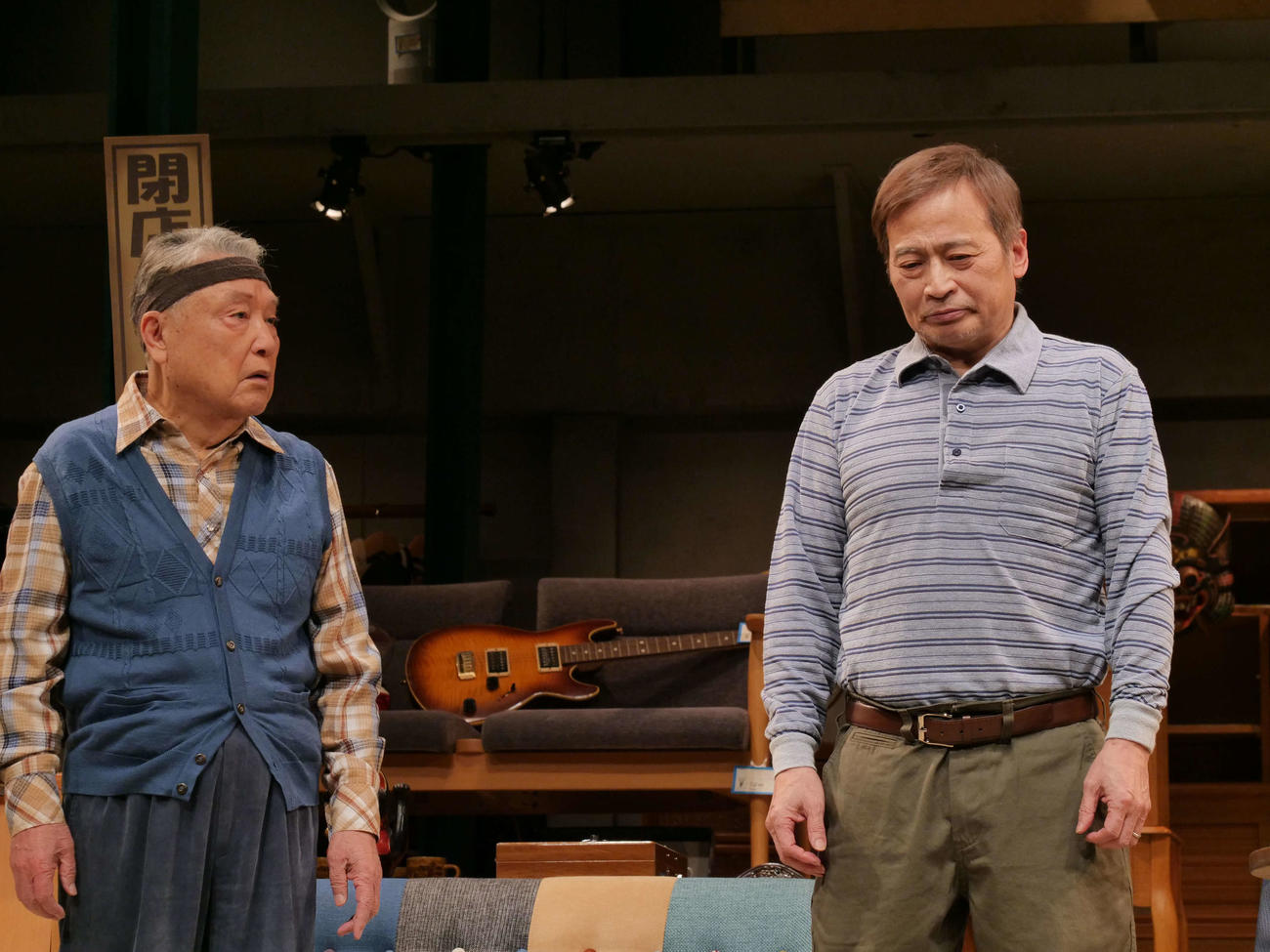 舞台「みんながらくた」に出演した伊東四朗（左）と共演したラサール石井