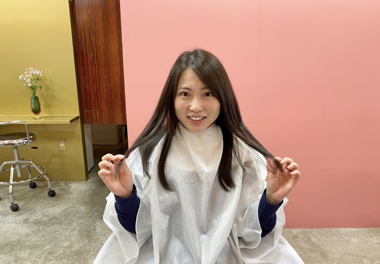 所属事務所・研音の「Ken Net Channel」で、美容室に入るところから髪を切り終えるまでを撮影した志田未来