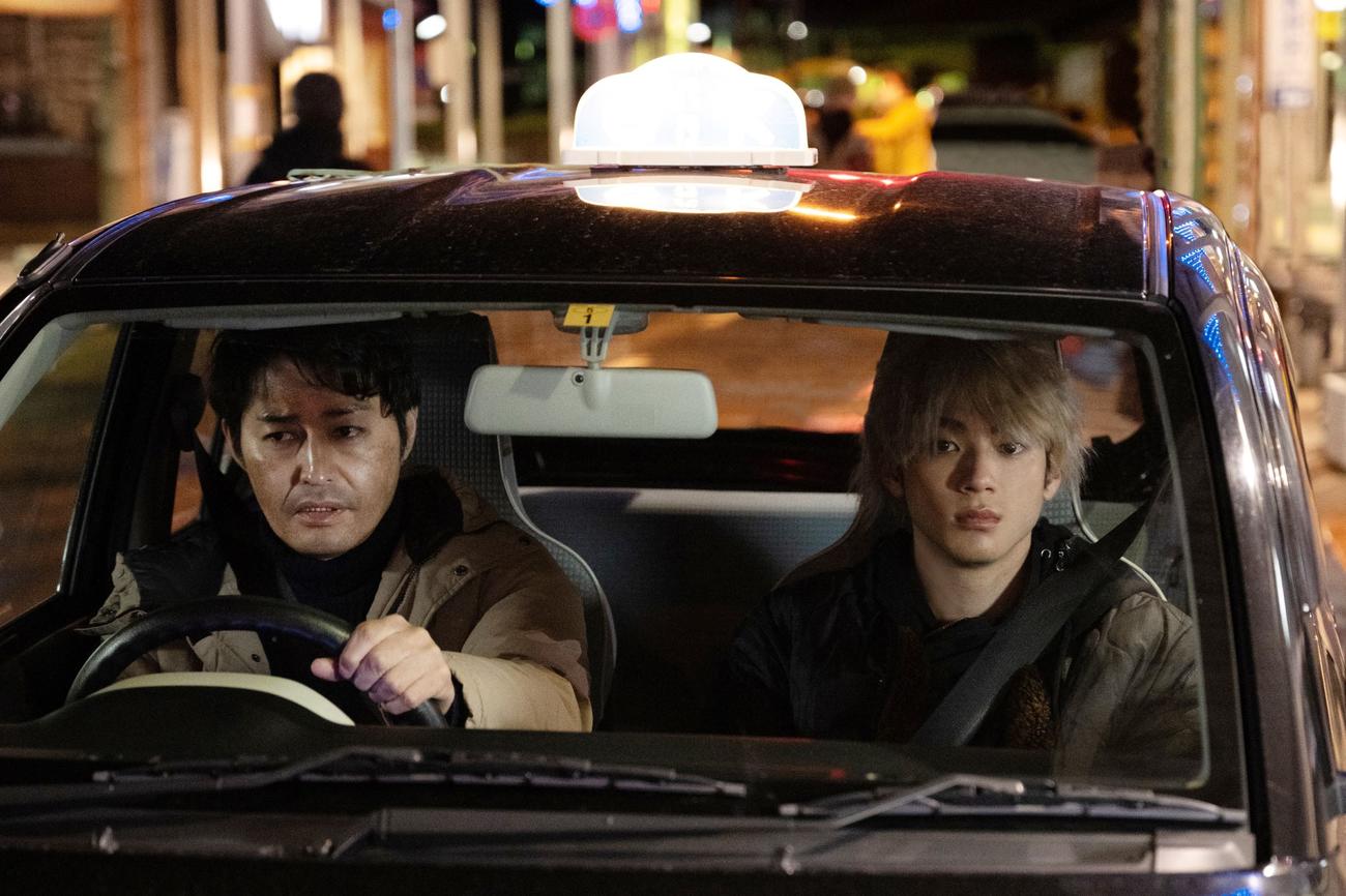 映画「ハザードランプ」で運転代行社のドライバーを演じた安田顕（左）と山田裕貴（C）2022「ハザードランプ」製作委員会