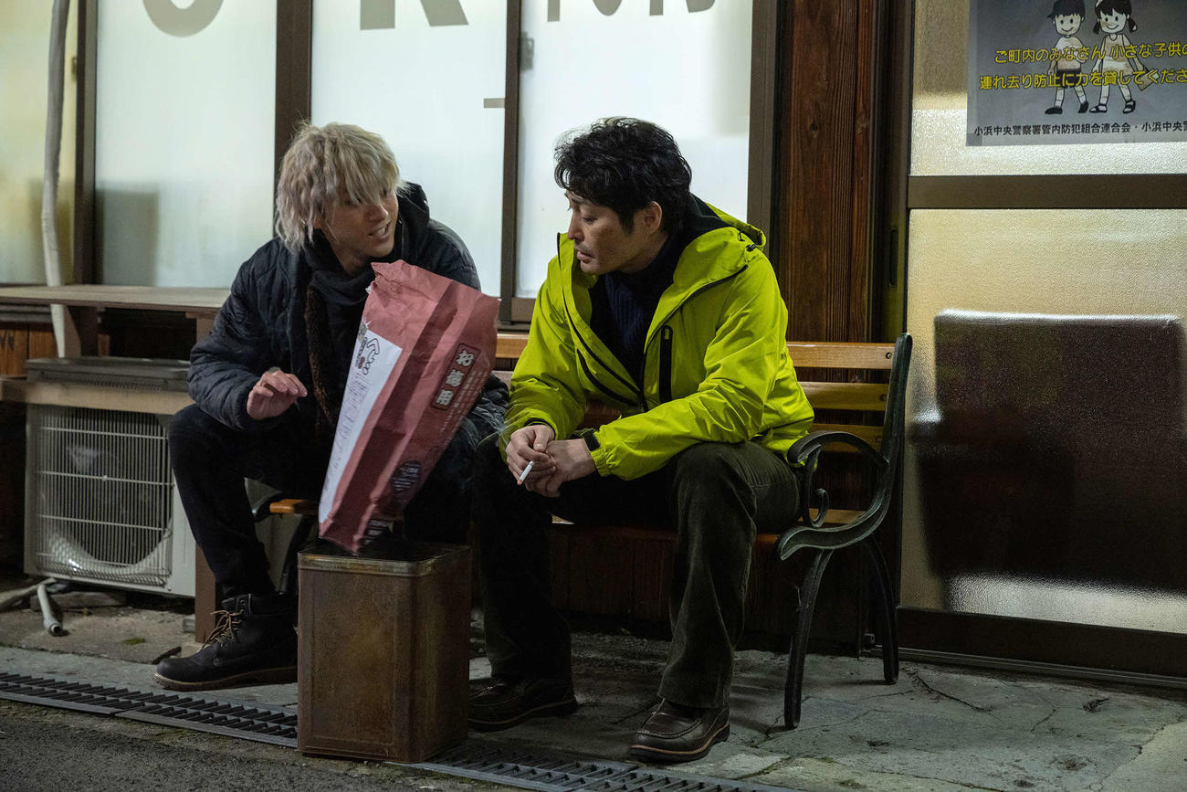 映画「ハザードランプ」で運転代行社のドライバーを演じた安田顕（右）と山田裕貴（C）2022「ハザードランプ」製作委員会