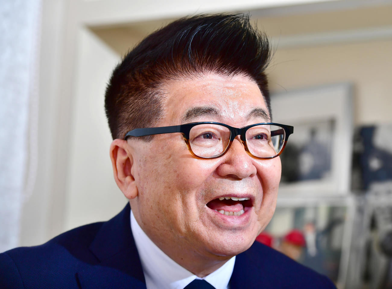 インタビューに臨む生島ヒロシ（撮影・小沢裕）