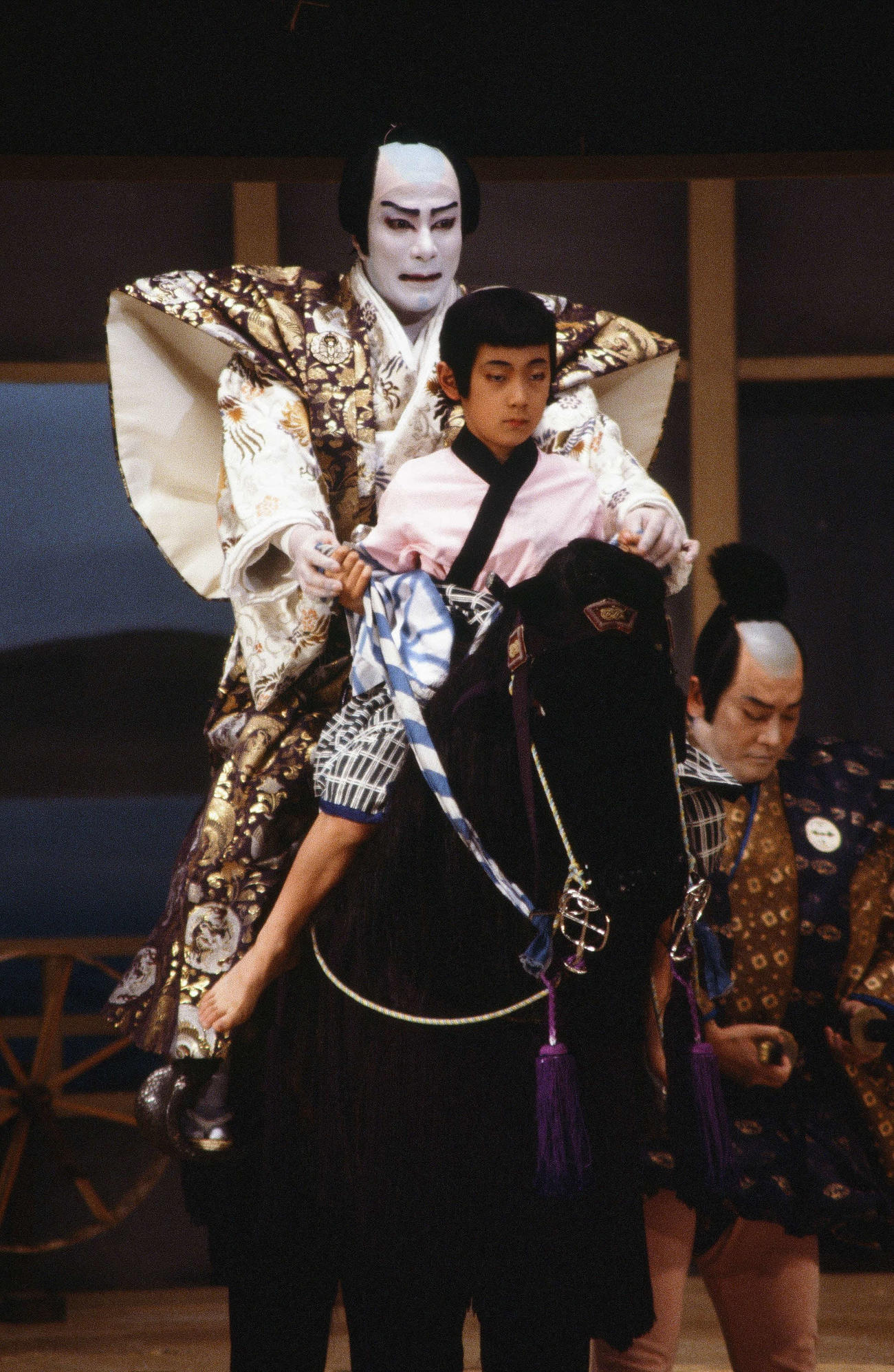 87年5月、「実盛物語」で共演した12代目市川團十郎さん（奥）、市川海老蔵（当時新之助）