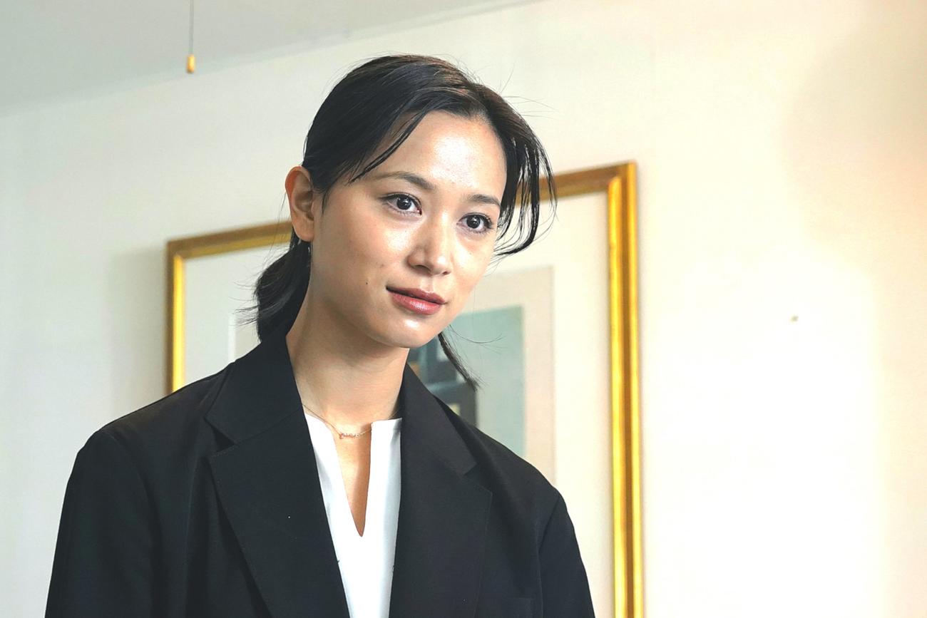 ドラマ「取り立て屋ハニーズ」に主演する高橋ユウ