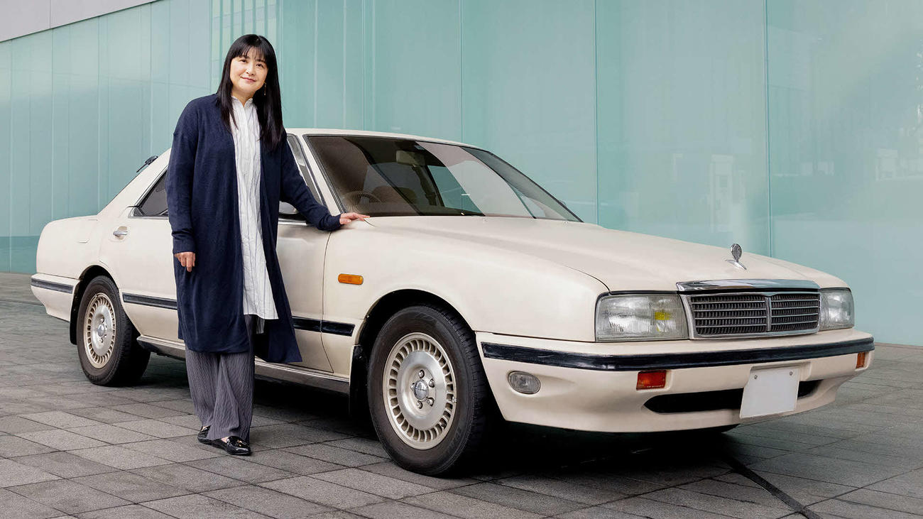 日産がレストアすると発表した、伊藤かずえが30年以上、乗り続けている愛車のシーマ