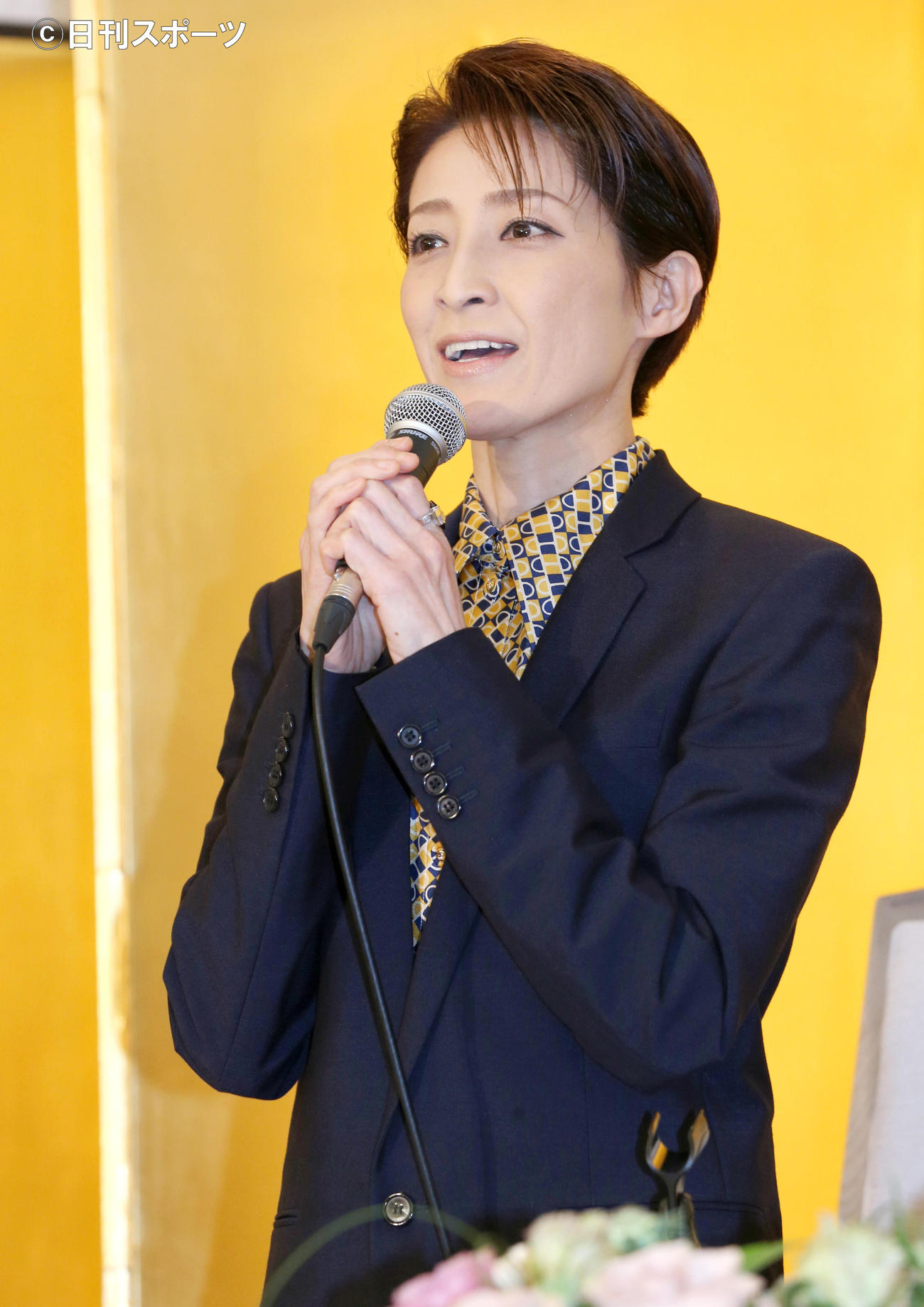 大阪市内のホテルで退団会見を行う宝塚専科スターの轟悠（撮影・上山淳一）
