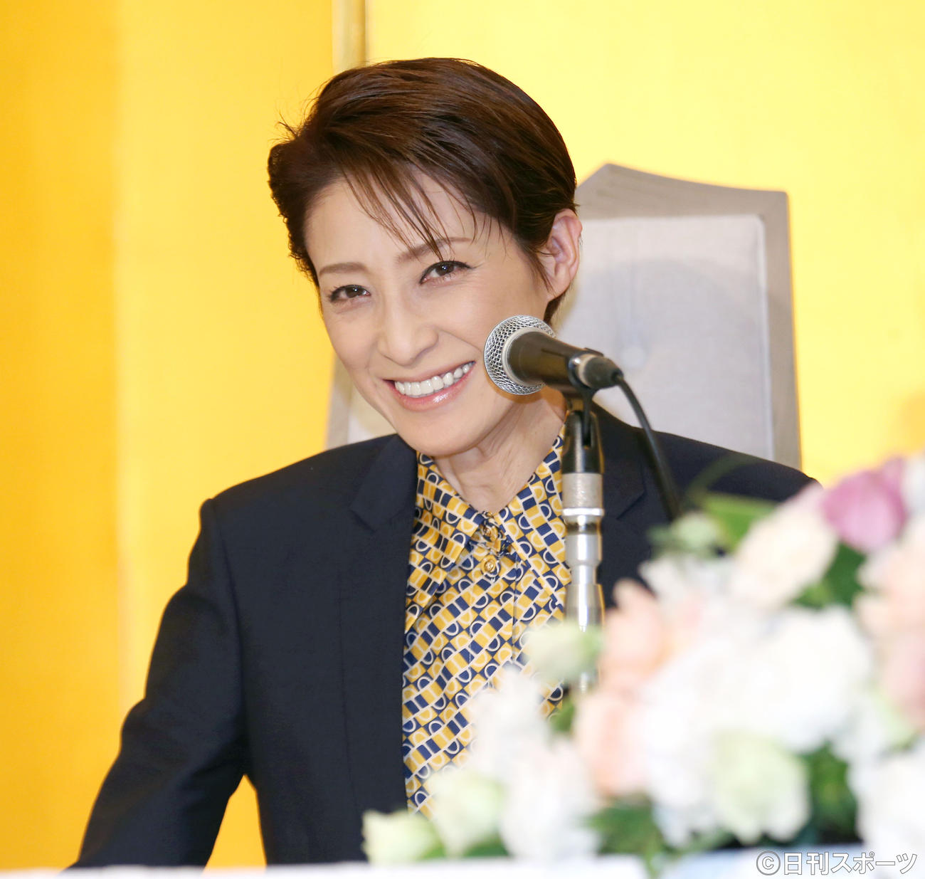 笑顔で退団会見を行う轟悠（撮影・上山淳一）