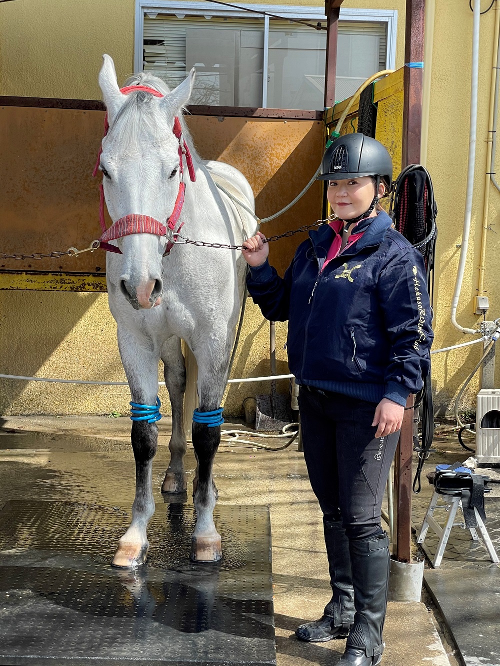 華原朋美が2年半ぶりの乗馬。ちゃんと乗れるかな？（C）フジテレビ
