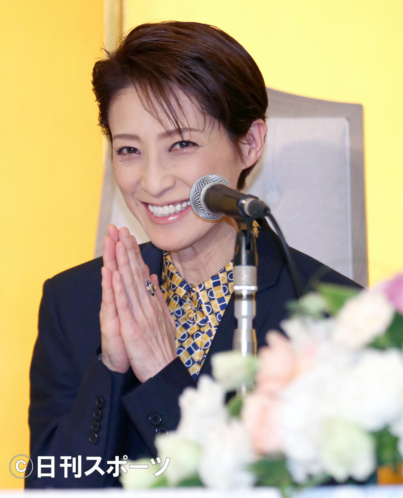 笑顔で退団会見を行う轟悠（撮影・上山淳一）
