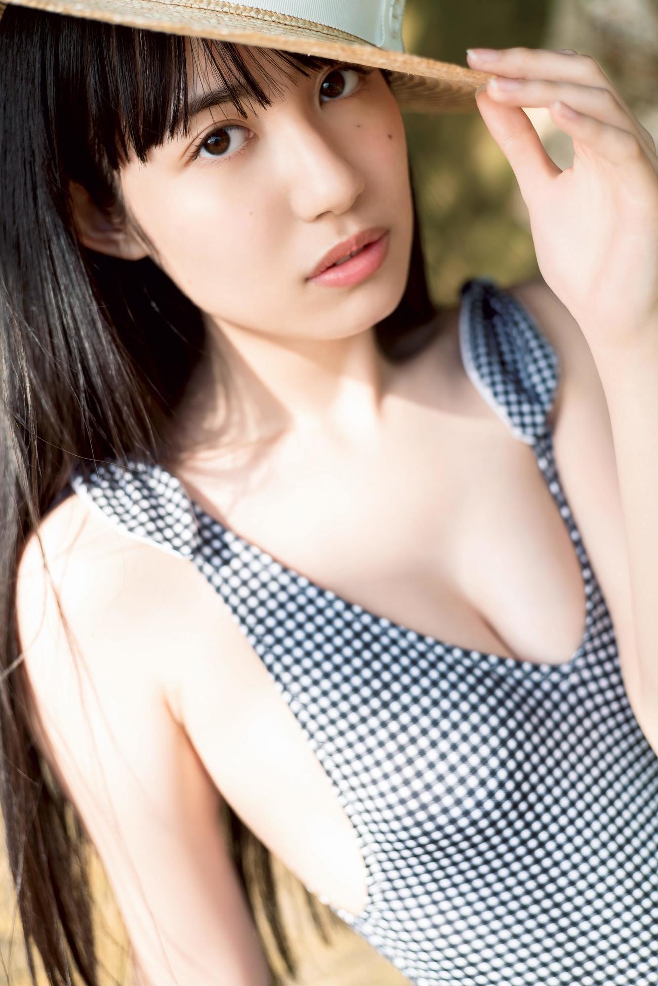初のソロ写真集「少女以上、大人未満。」を発売したSUPER★GiRLS長尾しおり