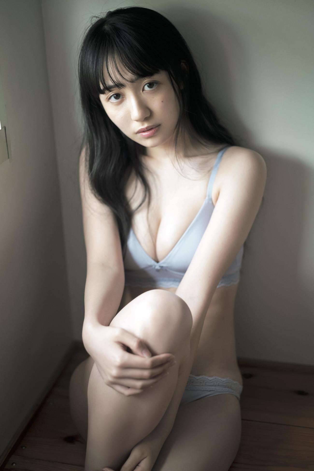 初のソロ写真集「少女以上、大人未満。」を発売したSUPER★GiRLS長尾しおり