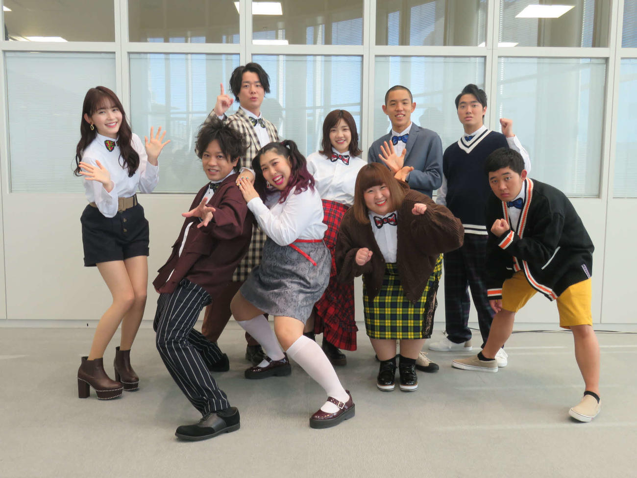 フジテレビ系「Do8」の出演者たち。前列左から久間田琳加、松陰寺太勇、ゆめっち、かなで、後藤拓実、後列左からシュウペイ、福田麻貴、都築拓紀、石橋遼大