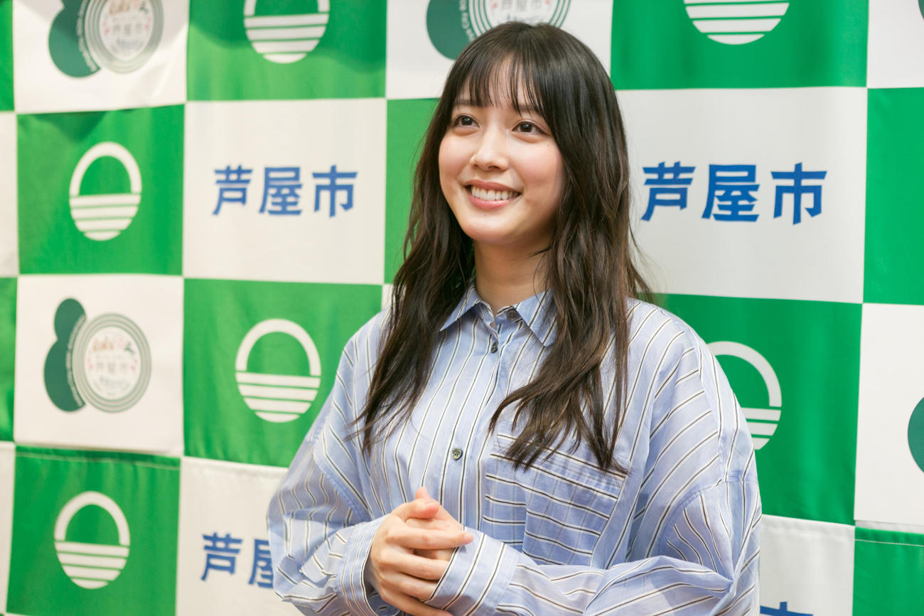 映画「あしやのきゅうしょく」製作発表記者会見に出席した松田るか