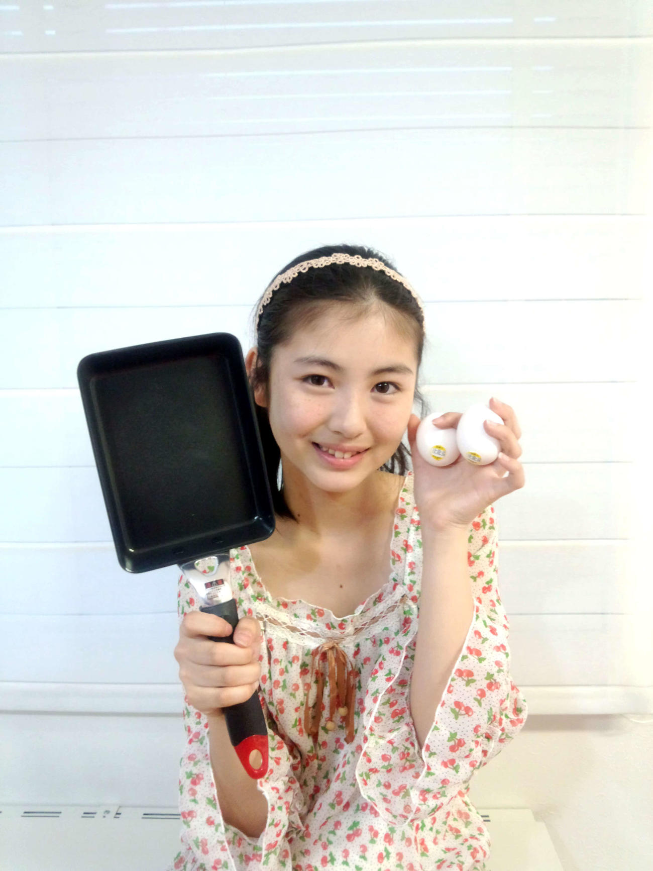 12歳。浜辺美波は、お弁当を毎日作ってくれる母のため、母の日に卵焼き器をプレゼント